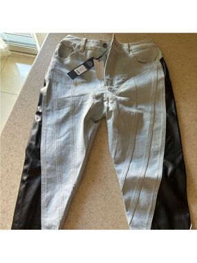 Modern high waisted jeans. Size 3